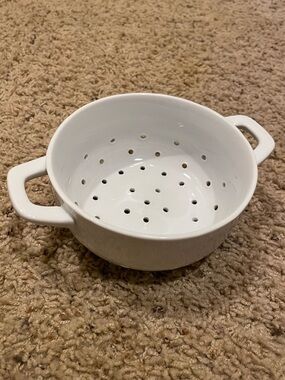 Everyday White Porcelain Berry Colander